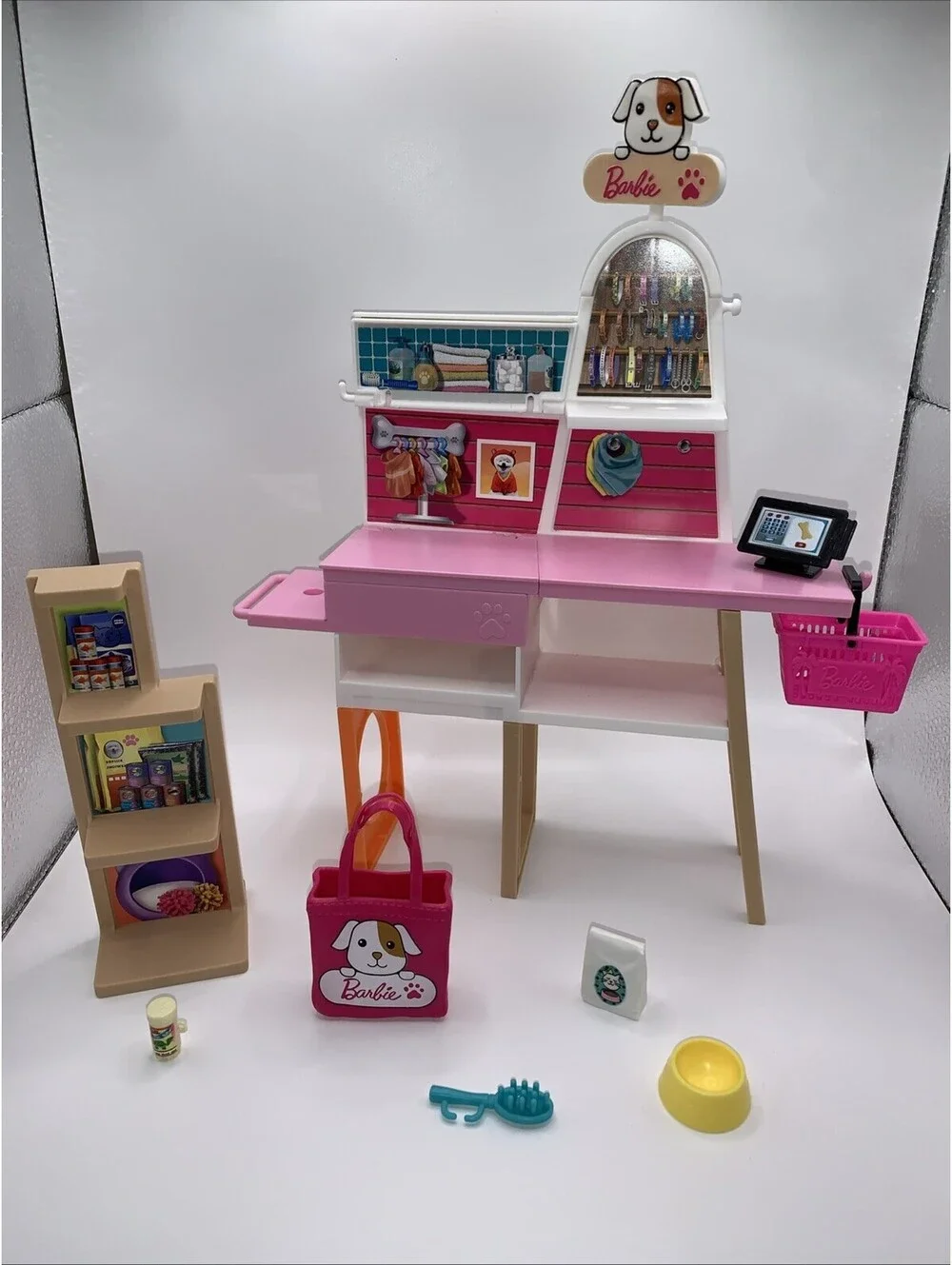 Barbie Pet Boutique Playset 2 Pieces Plus Pet Accessories Dogs Horse Medical Bag